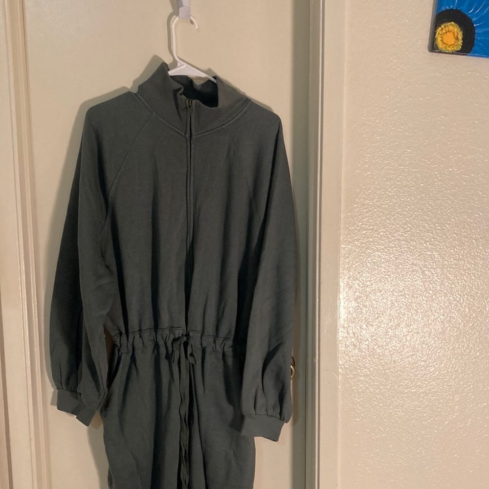 Green warm jumper from universal thread size 2x